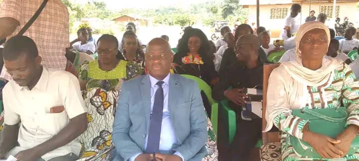 Cérémonie de remise d’une école à Monsieur le DRENA à  Worohiri