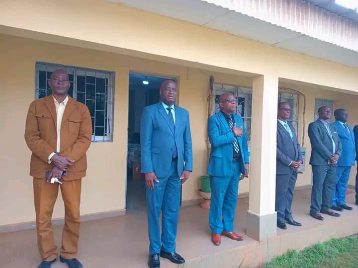 CEREMONIE D’HONNEUR À L’EMBLEME NATIONAL